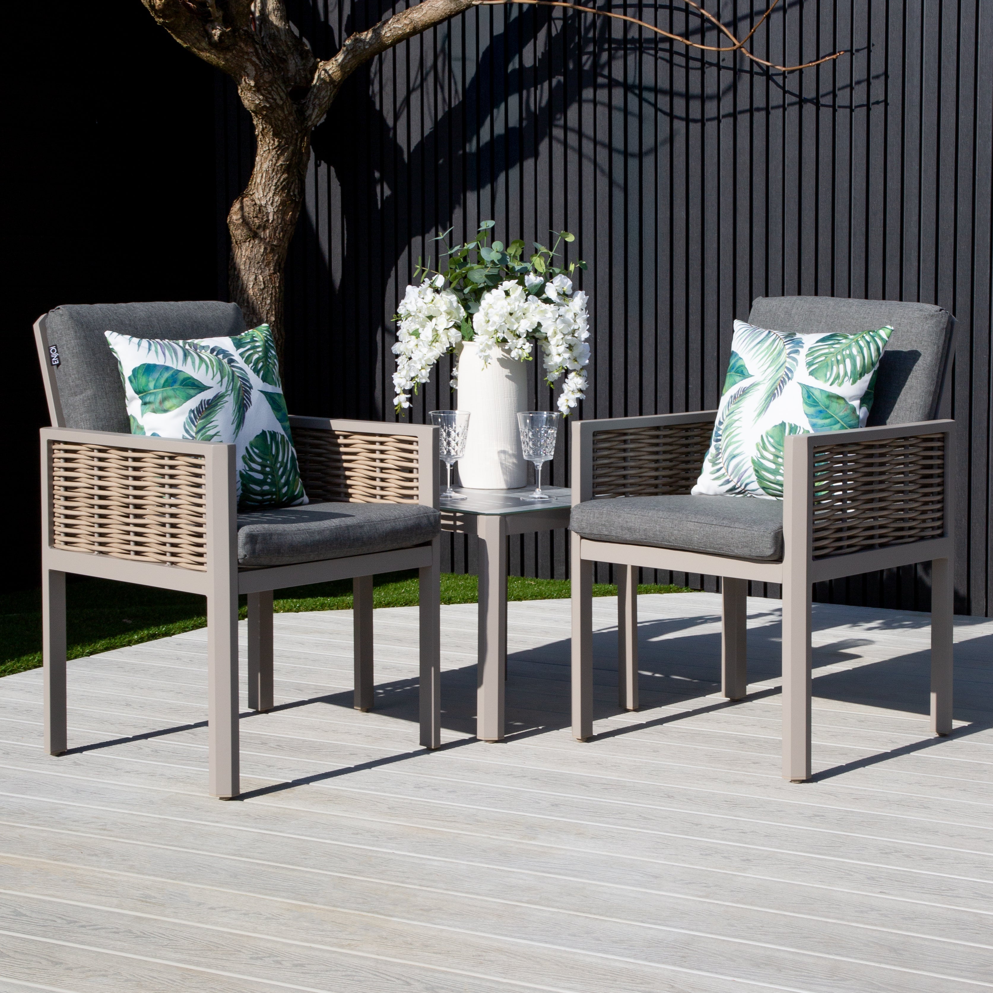 How to Choose the Perfect Garden Furniture Set for Your Space