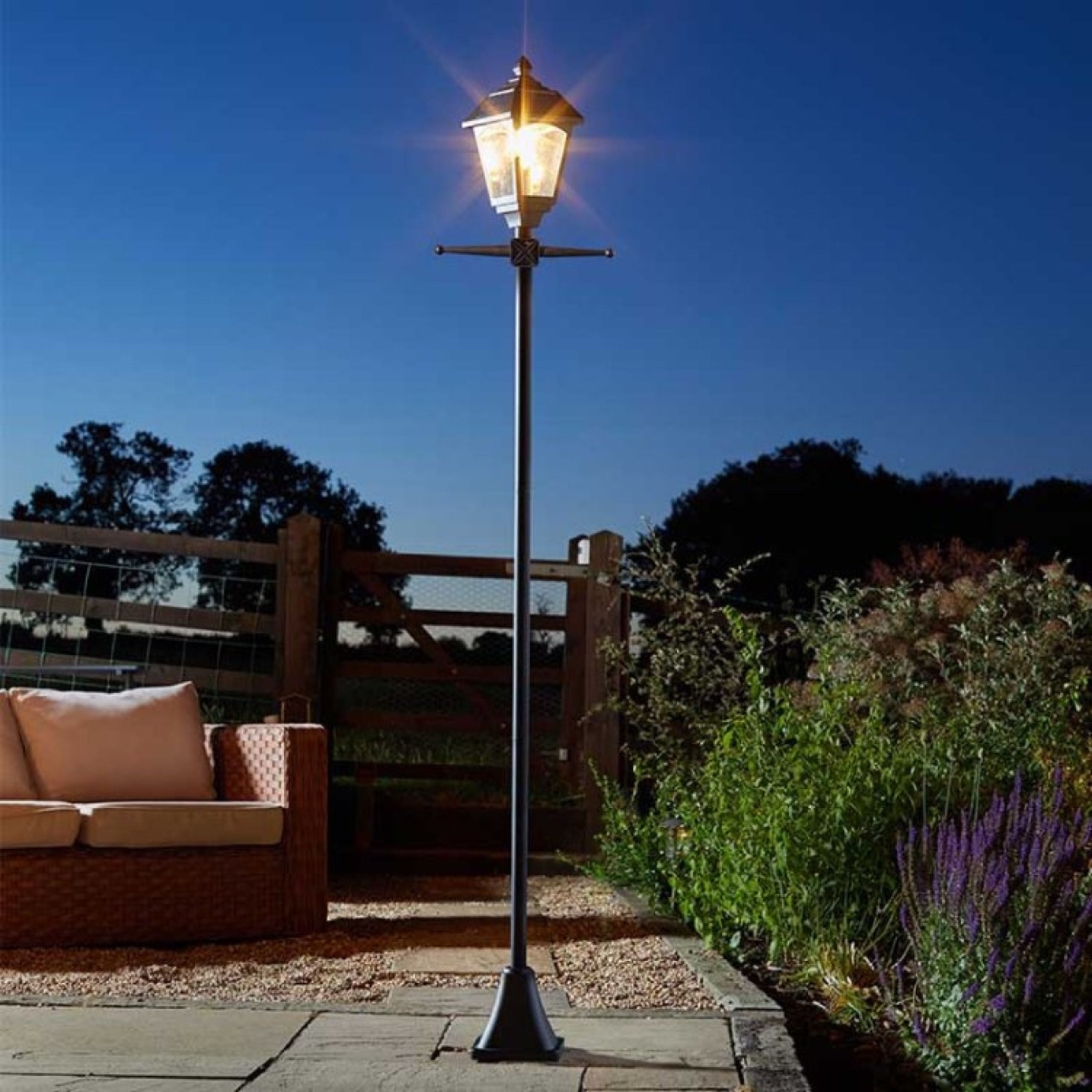 Victoriana 365 Solar Lamp Post