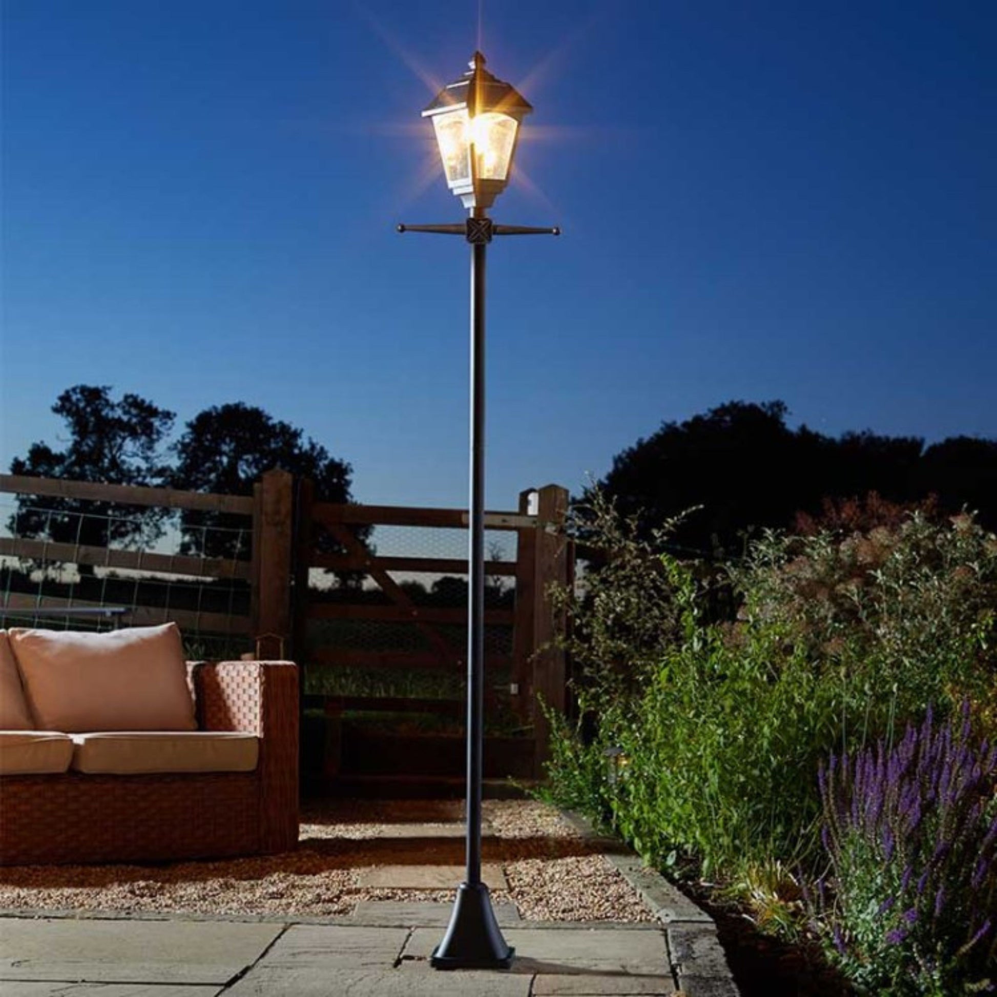 Victoriana 365 Solar Lamp Post
