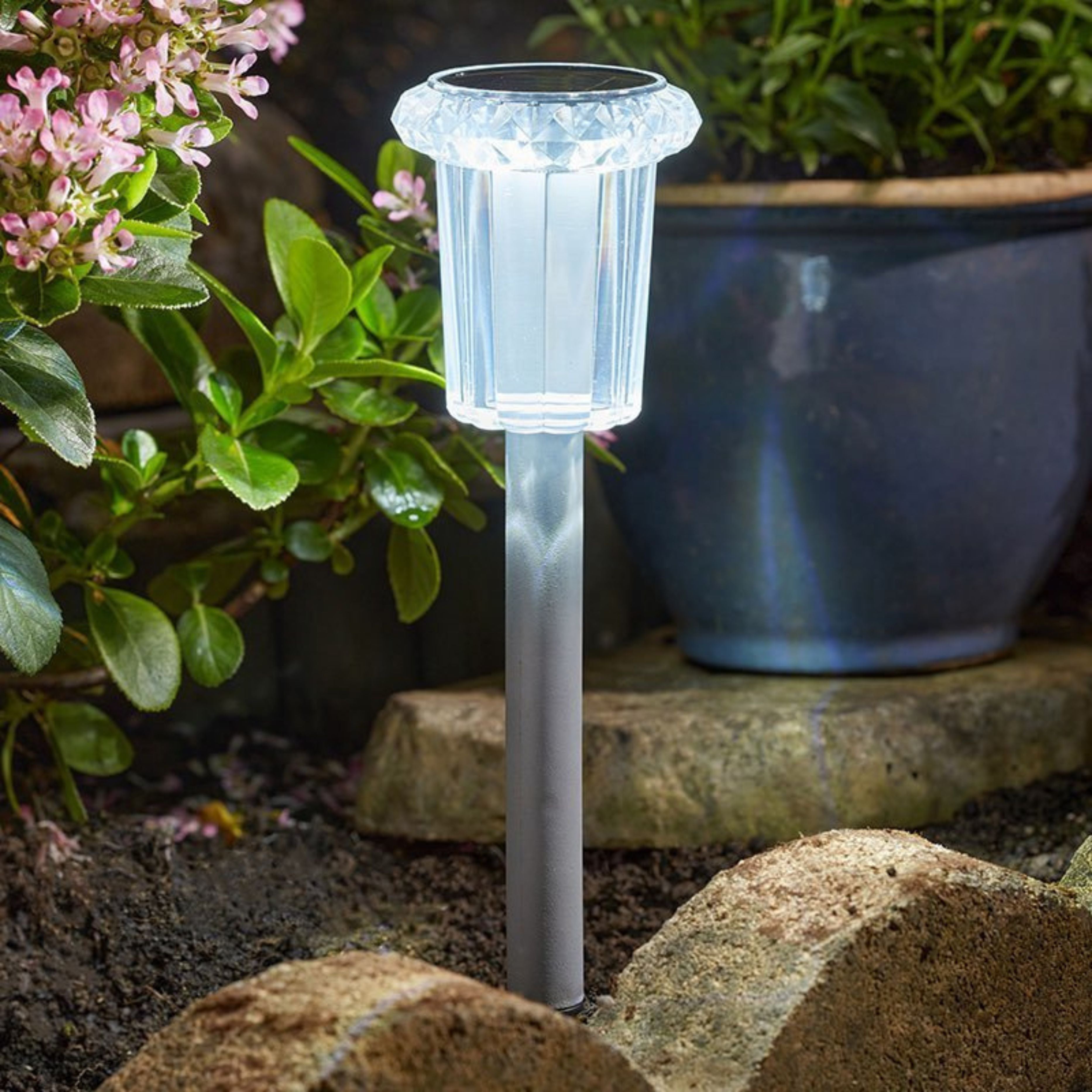Solar Rice Stake Light RayLite Solar Stake Light – Contemporary Solar Garden Stake Light ...