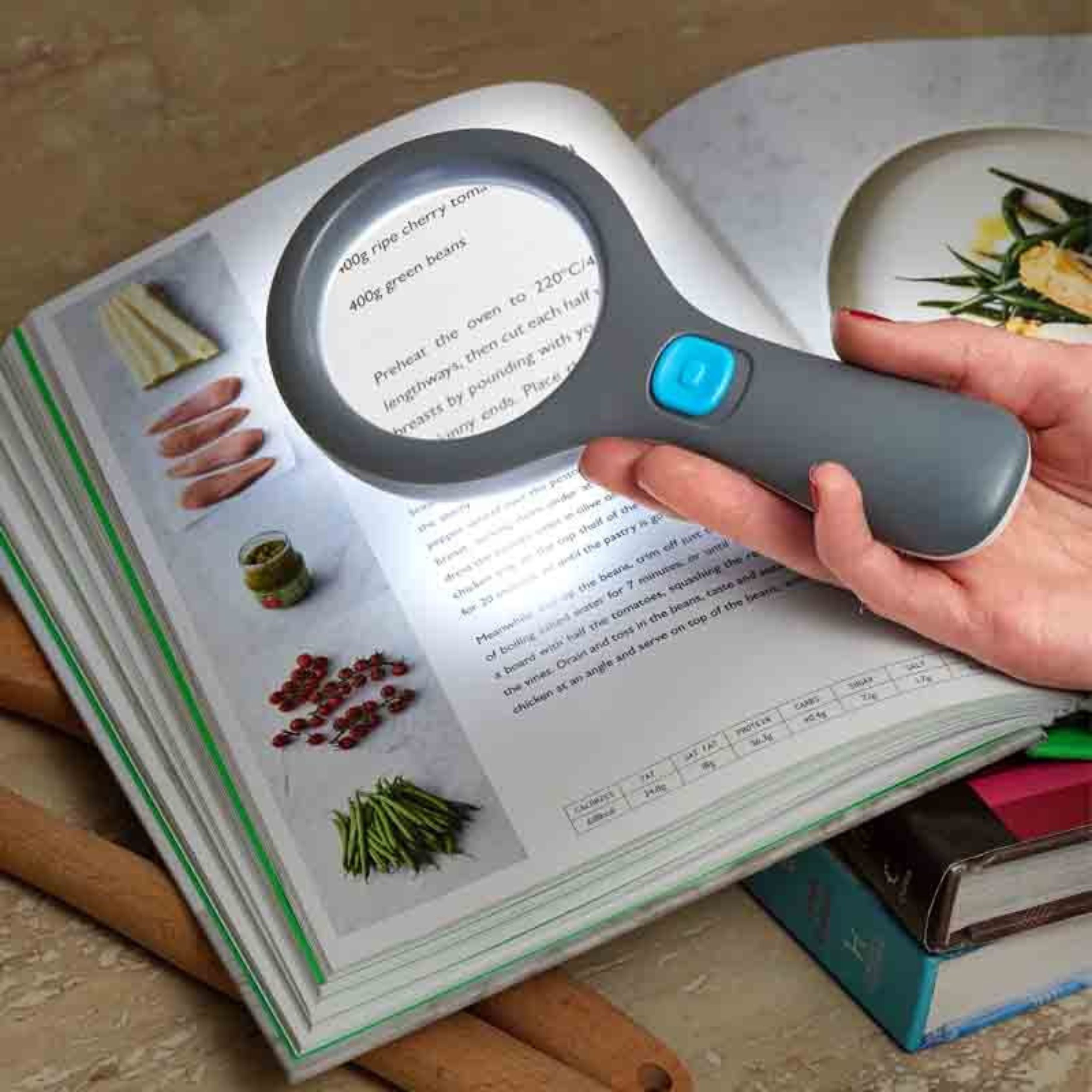 Magnifying Glass w/Light 30L